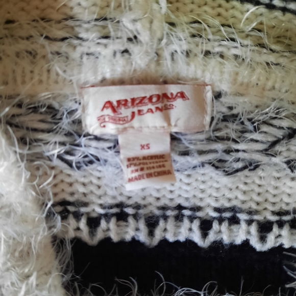Arizona jeans xs long sleeve hooded sweater. - Picture 3 of 3